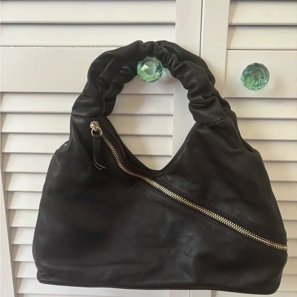 Vince Camuto Jilli Black Leather Hobo Bag. New with tags - Picture 3 of 6